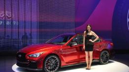 Infiniti Q50 Eau Rouge oraz nowy silnik - dwie strony medalu