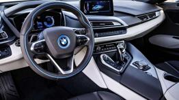 BMW i8 - klienci muszą czekać nawet półtora roku