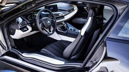 BMW i8 - klienci muszą czekać nawet półtora roku