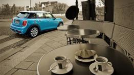 Mini Cooper SD 2014 - wersja 5-drzwiowa w Paryżu - widok z tyłu
