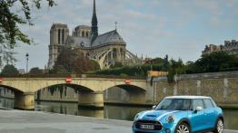 Mini Cooper SD 2014 - wersja 5-drzwiowa w Paryżu - widok z przodu
