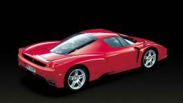 Ferrari FXX - bolid F1 w czerwonym płaszczyku