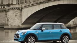 Mini Cooper SD 2014 - wersja 5-drzwiowa w Paryżu - widok z przodu