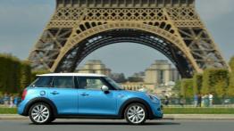 Mini Cooper SD 2014 - wersja 5-drzwiowa w Paryżu - prawy bok