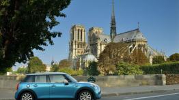 Mini Cooper SD 2014 - wersja 5-drzwiowa w Paryżu - prawy bok