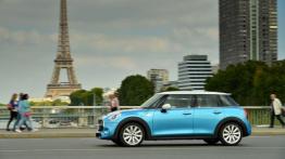 Mini Cooper SD 2014 - wersja 5-drzwiowa w Paryżu - lewy bok