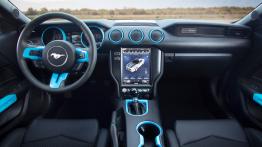 Ford Mustang Lithium - pe³ny panel przedni