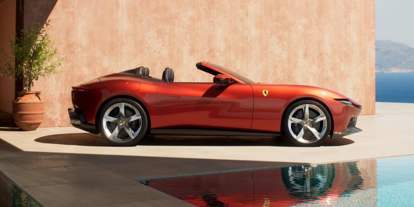 Ferrari Amalfi Spider oficjalnie zaprezentowane. Jest mocniejsze od Romy i składa dach w 13,5 sekundy