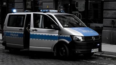 Nie tylko OC i przegląd. Policjant sprawdzi też to, co wozisz w aucie