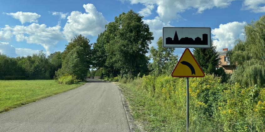 Obszar zabudowany – gdzie się kończy, gdzie zaczyna i jaka prędkość obowiązuje?