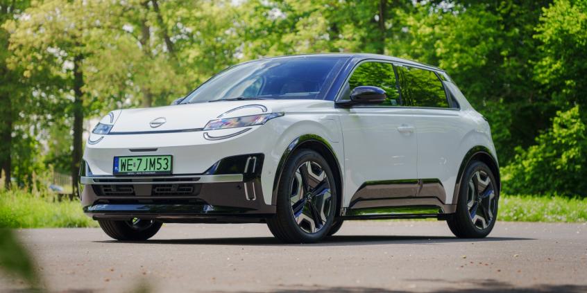 Nissan Micra 52 kWh Evolve Plus to przykład kobiecego auta. Kupimy go oczami i nie pożałujemy