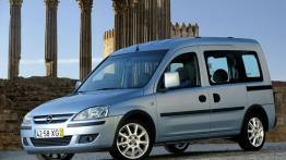 Opel Combo C Tour - widok z przodu