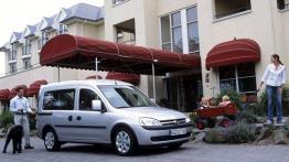 Opel Combo C Tour - widok z przodu