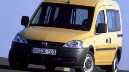 Opel Combo C Tour - widok z przodu