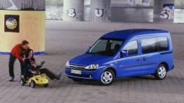 Opel Combo C Tour - widok z przodu