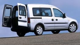 Opel Combo C Tour - tył - bagażnik otwarty