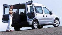 Opel Combo C Tour - tył - bagażnik otwarty
