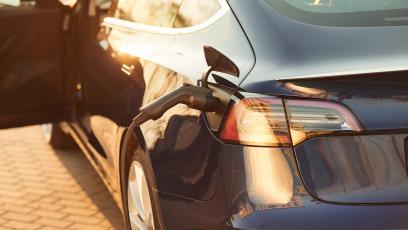 Ceny elektryków w UE w dół. Unijne limity wymusiły obniżki o 1800 euro