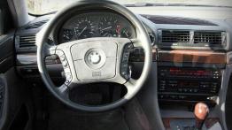 BMW Serii 7 - przystępny luksus