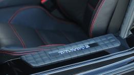 Mercedes SLS AMG Brabus - tunel środkowy między fotelami