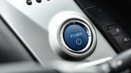 Toyota Prius Plus - przycisk do uruchamiania silnika