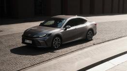 Toyota Camry Hybrid Executive - przód - inne ujêcie