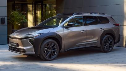 380 KM i 669 litrów bagażnika. Toyota zmieściła te dwie cechy w jednym, rodzinnym SUV-ie