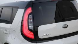 Kia Soul II (2014) CDRi 16V - lewy tylny reflektor - włączony