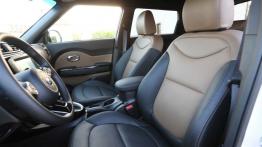 Kia Soul II (2014) CDRi 16V - widok ogólny wnętrza z przodu