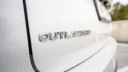 Mitsubishi Outlander PHEV - emblemat