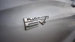 Mitsubishi Outlander PHEV - emblemat boczny