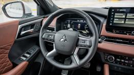 Mitsubishi Outlander PHEV  - kierownica