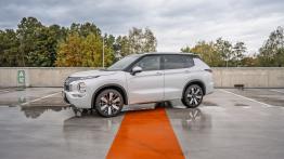 Mitsubishi Outlander PHEV  - lewy bok