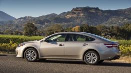 Toyota Avalon IV - lewy bok