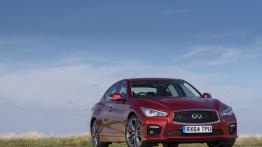 Infiniti Q50 z 400-konnym silnikiem V6