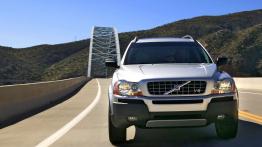 Volvo XC 90 V8 - widok z przodu