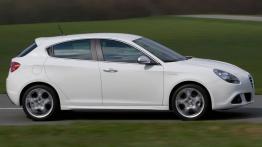 Alfa Romeo Giulietta Nuova - prawy bok