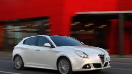 Alfa Romeo Giulietta Nuova - prawy bok