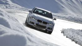 BMW 320d Touring xDrive - widok z przodu