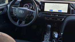Toyota Camry Hybrid Executive - kokpit