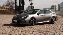 Toyota Camry Hybrid Executive - widok z przodu