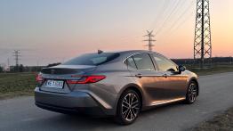 Toyota Camry Hybrid Executive - widok z ty³u