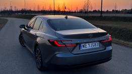 Toyota Camry Hybrid Executive - ty³ - reflektory w³±czone