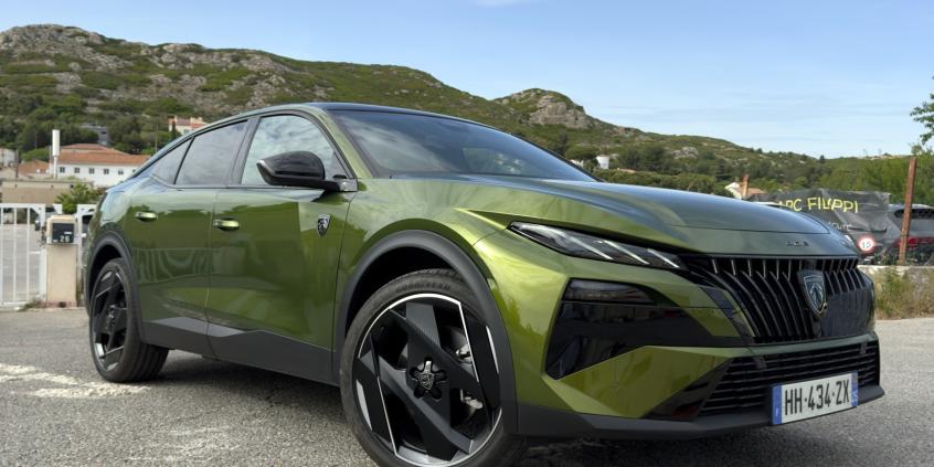 Pierwsza jazda: Peugeot 408 po liftingu stracił kły, za to zyskał błyskotki. Czy to wystarczy na starcie z Octavią?