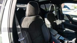 Test: Volvo XC40 B4 Ultra Black Edition to weteran, który nie boi się młodzieży. Ma parę blizn i wciąż wiele atutów