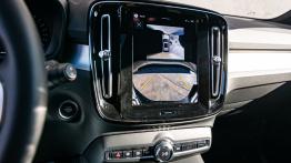 Test: Volvo XC40 B4 Ultra Black Edition to weteran, który nie boi się młodzieży. Ma parę blizn i wciąż wiele atutów