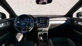 Test: Volvo XC40 B4 Ultra Black Edition to weteran, który nie boi się młodzieży. Ma parę blizn i wciąż wiele atutów