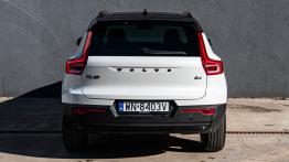 Test: Volvo XC40 B4 Ultra Black Edition to weteran, który nie boi się młodzieży. Ma parę blizn i wciąż wiele atutów