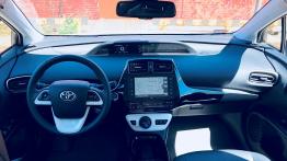 Toyota Prius Plug-in Hybrid kontra Hyundai IONIQ Plug-in – starcie „zielonych” tytanów