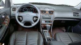 Nissan Maxima QX - pełny panel przedni